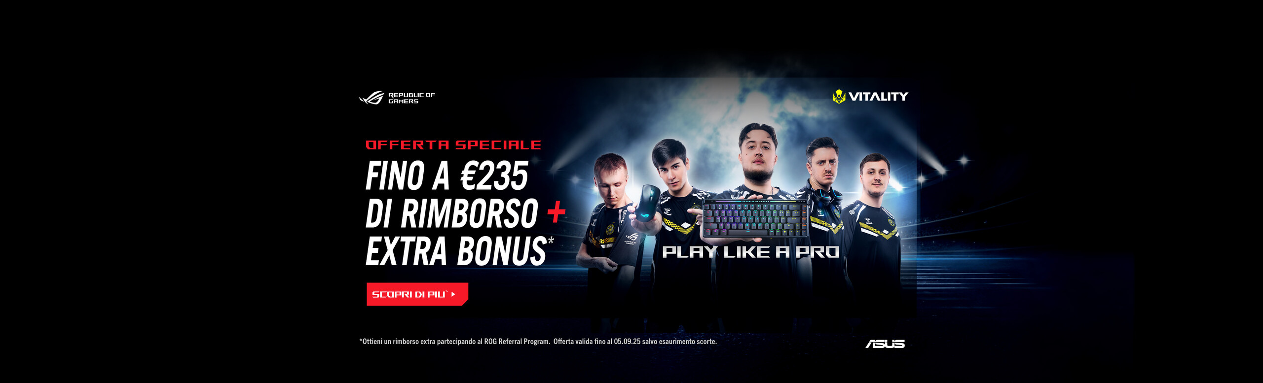 L'immagine presenta una composizione promozionale, realisticamente creata con elementi fotografici e grafiche computerizzate. Ci sono cinque figure maschili disposte in una fila, che indossano abbigliamento sportivo coordinato in nero e giallo, probabilmente divise di una squadra di eSports o gaming.