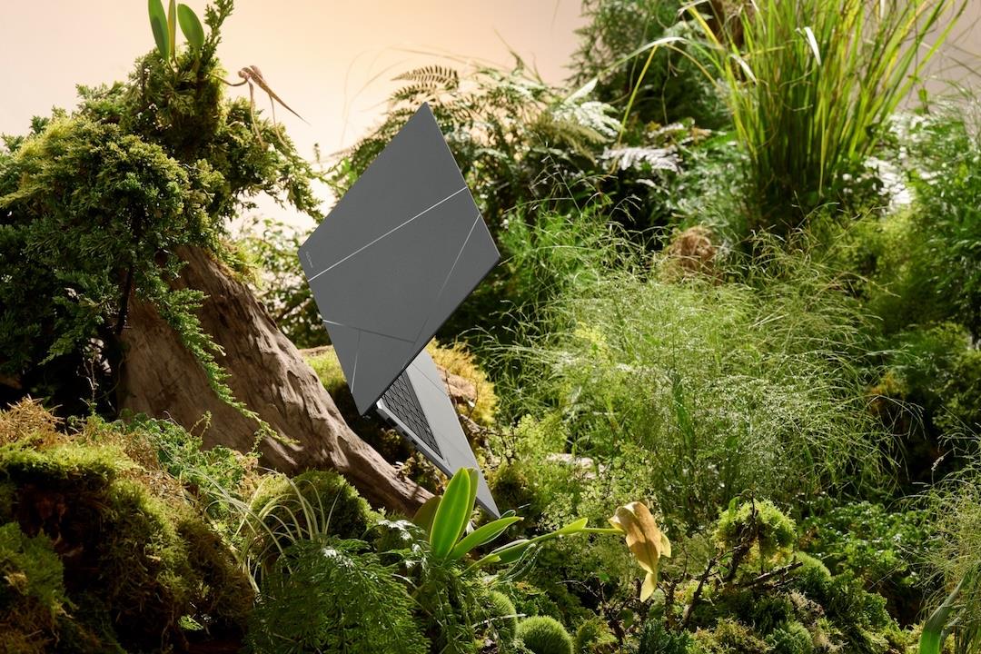 ASUS Zenbook S 13 OLED筆記型電腦。