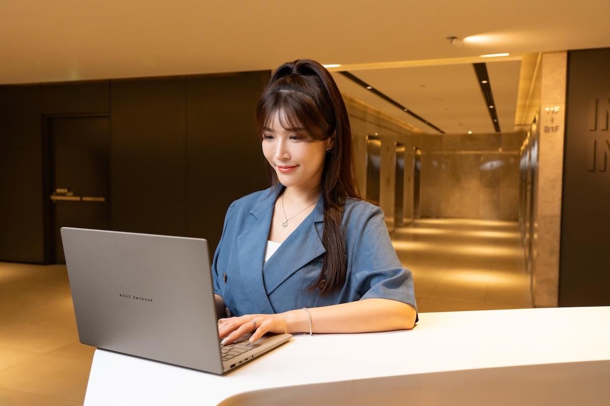 ASUS Zenbook A14 (UX3407QA)雲朵機 世界最輕 Copilot+ PC。