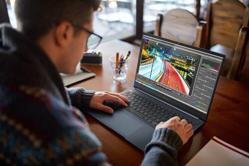 創作者理想筆電Vivobook Pro 16 OLED,最高搭載第13代Intel Core i9 H系列處理器及NVIDIA GeForce RTX 4060顯示卡,釋放精采創意。